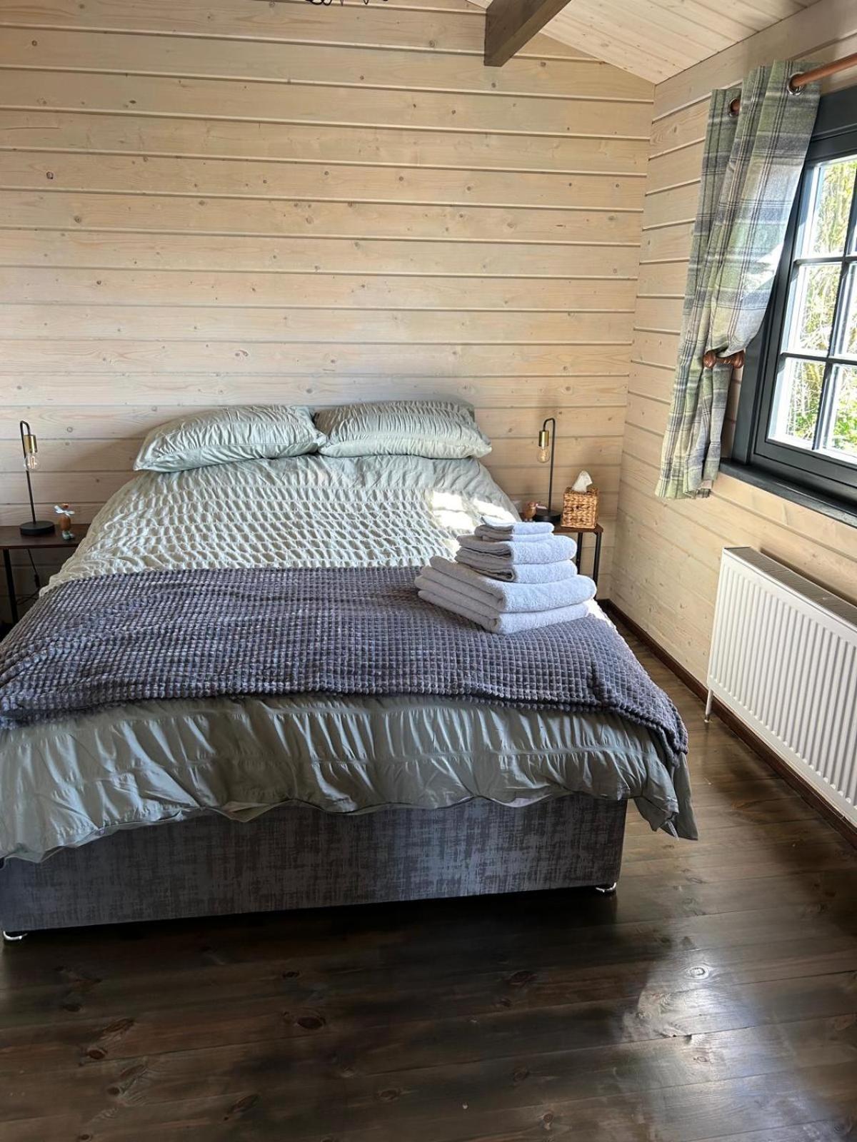 Little Rock Retreat Log Cabin With Hot Tub Castletown Gheoghegan Exterior photo